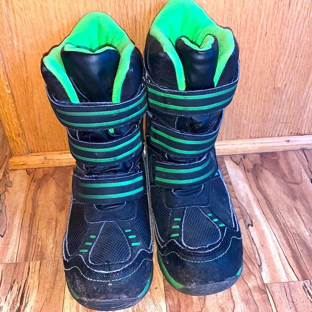 Sporto vegan kids waterproof boys girls snow boots size 2 - 3 black green VGUC